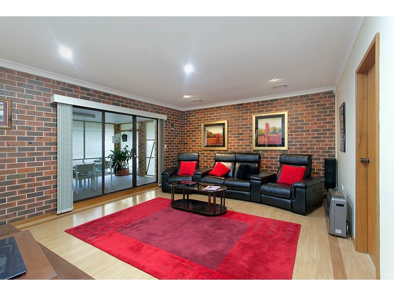 4 Warri Place, Oak Flats NSW 2529