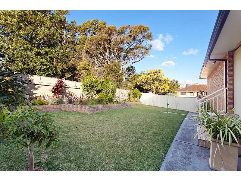 4 Warri Place, Oak Flats NSW 2529