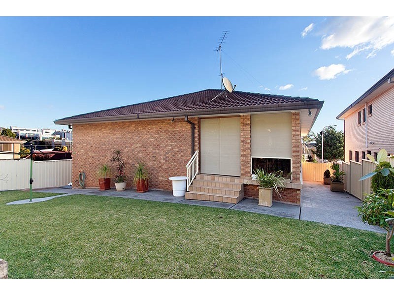 4 Warri Place, Oak Flats NSW 2529
