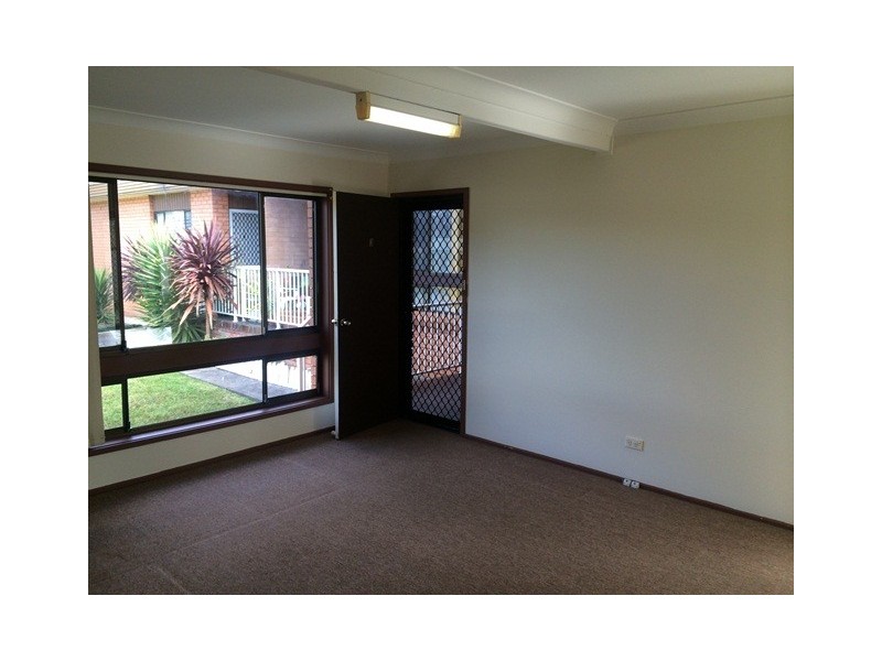 3/2 Barton Street, Oak Flats NSW 2529