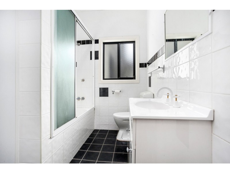 1/36 Devonshire Crescent, Oak Flats NSW 2529