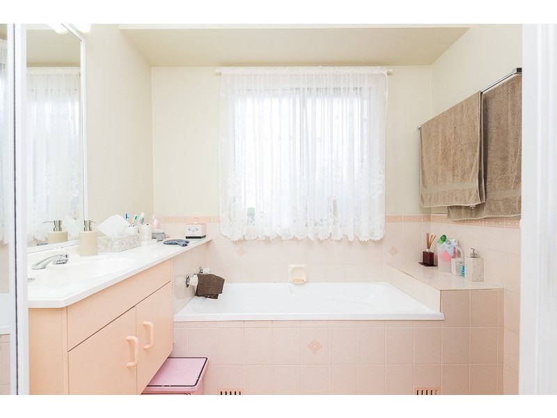 12 Huon Crescent, Albion Park NSW 2527