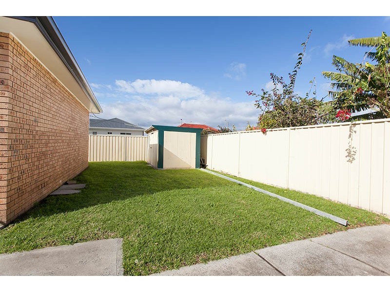 5 Lake Entrance Road, Warilla NSW 2528