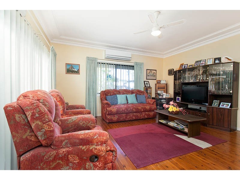 61 Deakin Street, Oak Flats NSW 2529