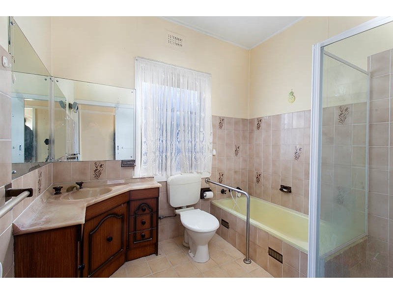 61 Deakin Street, Oak Flats NSW 2529