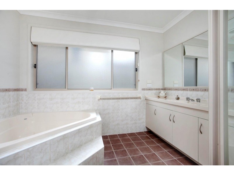 8 Hicks Terrace, Shell Cove NSW 2529