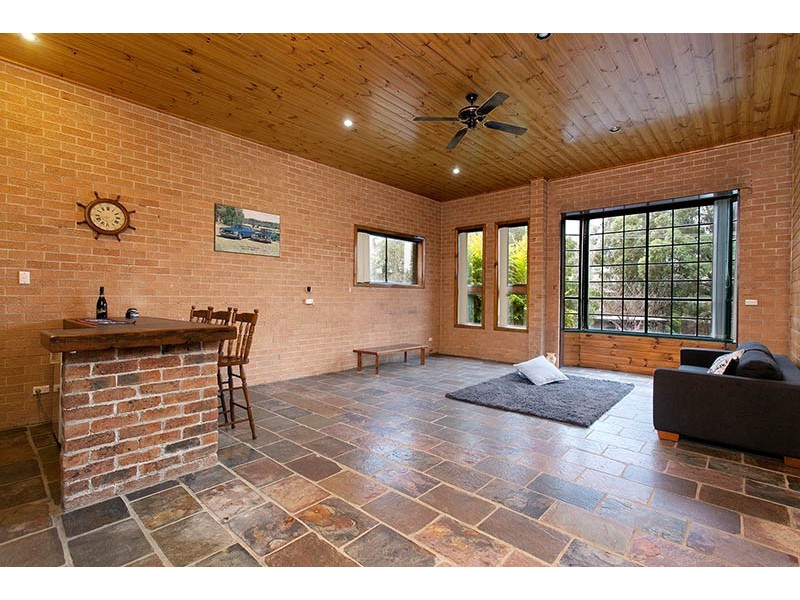 3 Aminya Place, Farmborough Heights NSW 2526