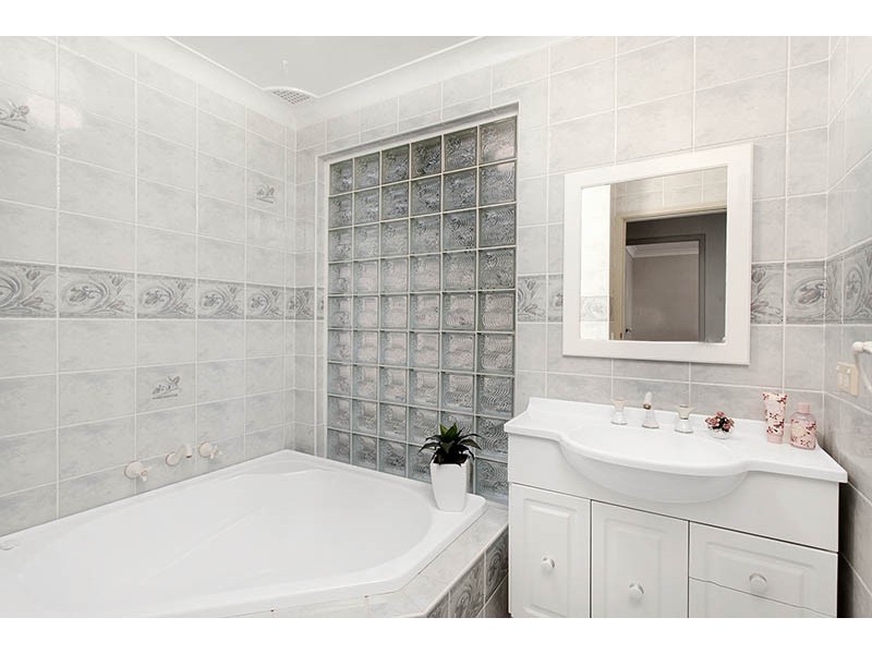 3 Aminya Place, Farmborough Heights NSW 2526