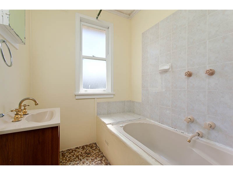 18 Anthony Street, Lake Illawarra NSW 2528