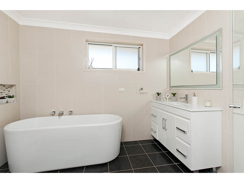 32 Tabourie Close, Flinders NSW 2529