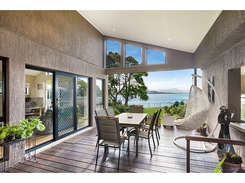 15 Newton Crescent, Oak Flats NSW 2529