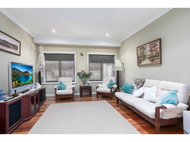 15 Newton Crescent, Oak Flats NSW 2529