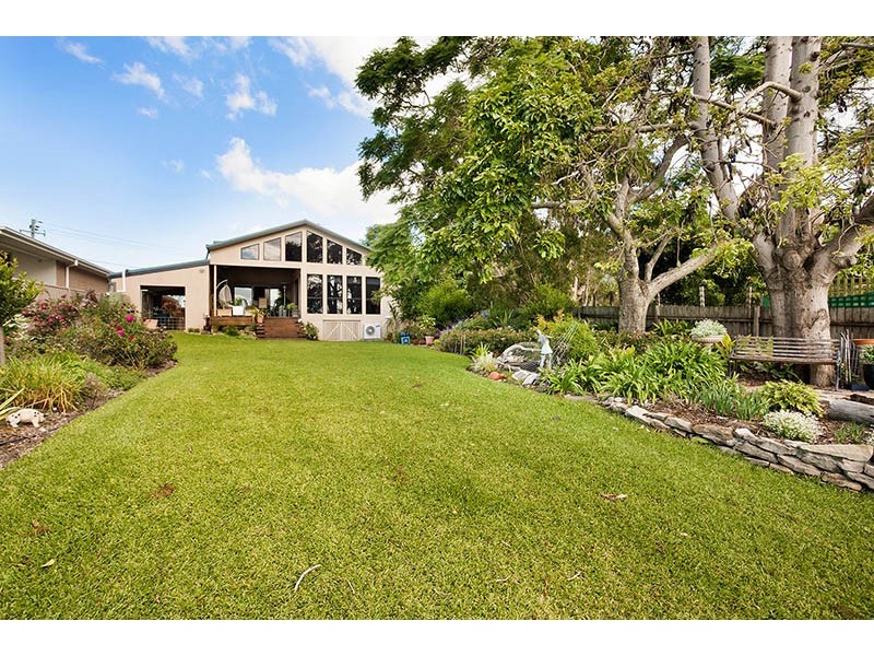 15 Newton Crescent, Oak Flats NSW 2529