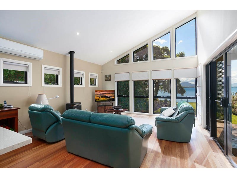 15 Newton Crescent, Oak Flats NSW 2529