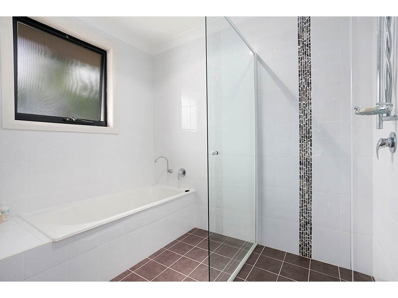 15 Newton Crescent, Oak Flats NSW 2529