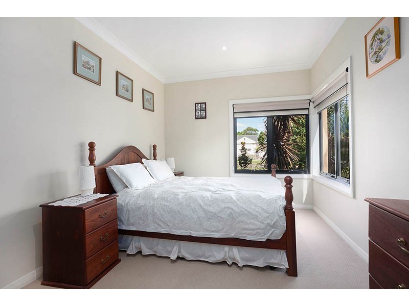 15 Newton Crescent, Oak Flats NSW 2529