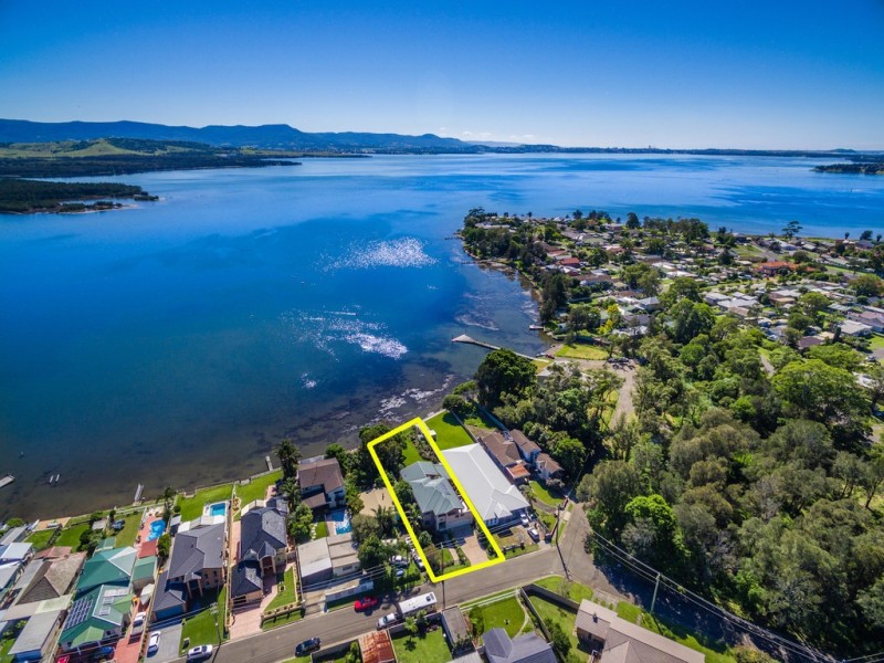 15 Newton Crescent, Oak Flats NSW 2529