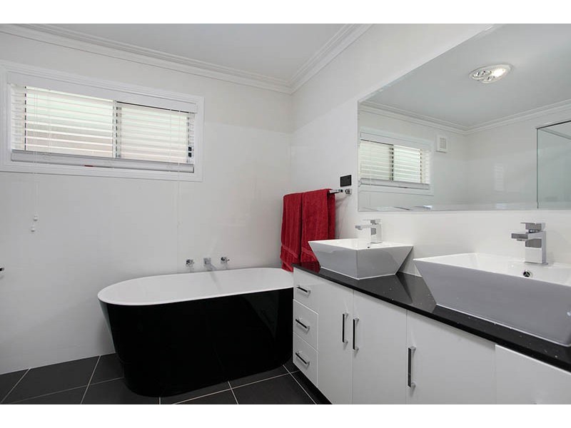 80 Koona Street, Albion Park Rail NSW 2527