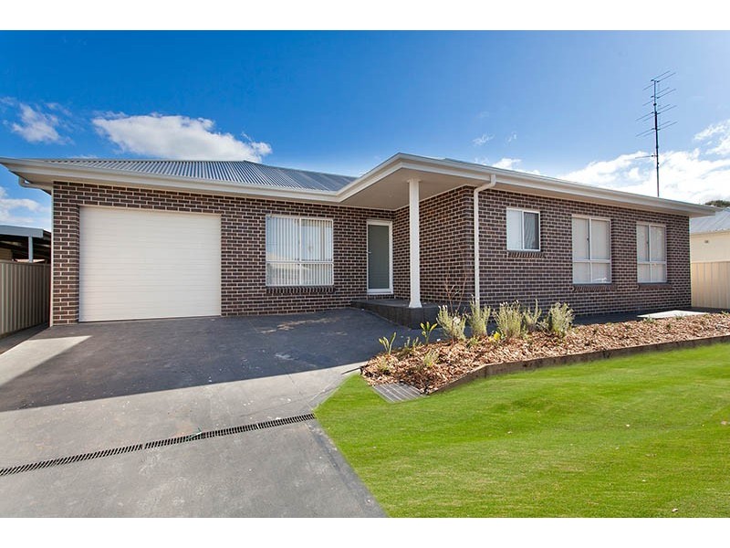 2A Antrim Avenue, Warilla NSW 2528