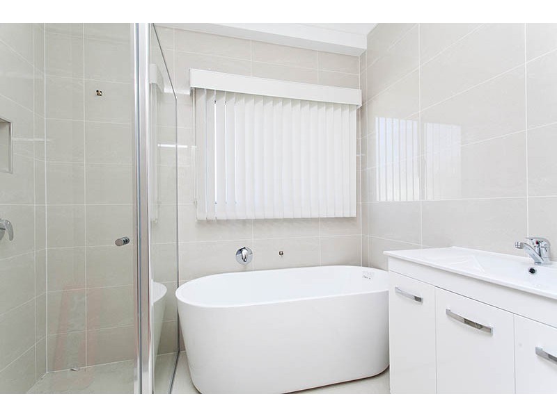 2A Antrim Avenue, Warilla NSW 2528