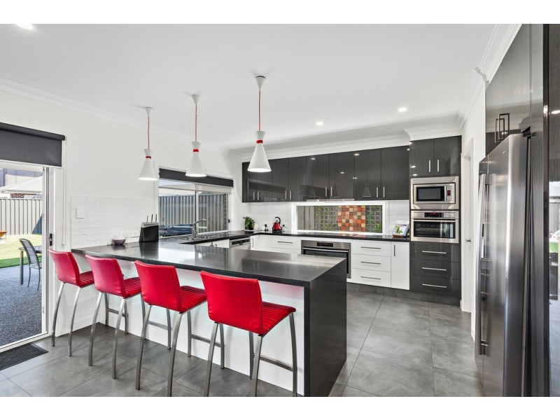 9 Peninsula Avenue, Haywards Bay NSW 2530