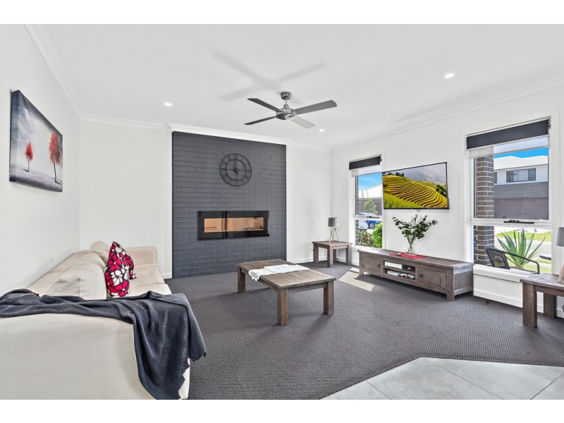 9 Peninsula Avenue, Haywards Bay NSW 2530