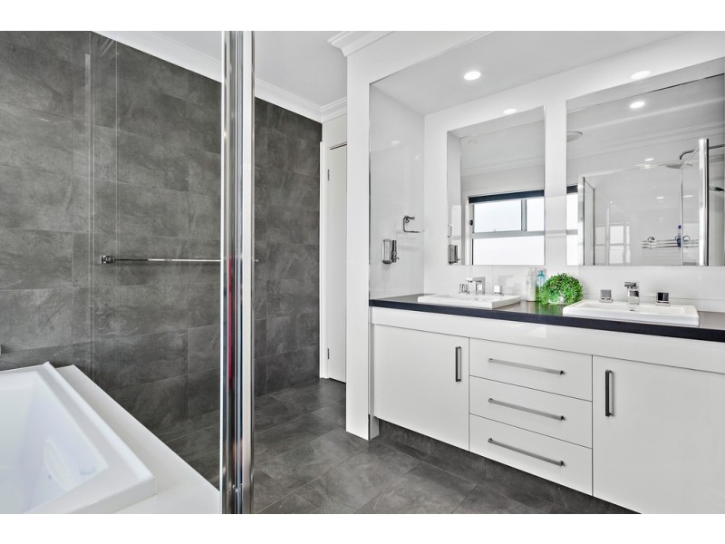 9 Peninsula Avenue, Haywards Bay NSW 2530