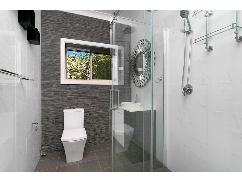 54 Lake Entrance Road, Oak Flats NSW 2529