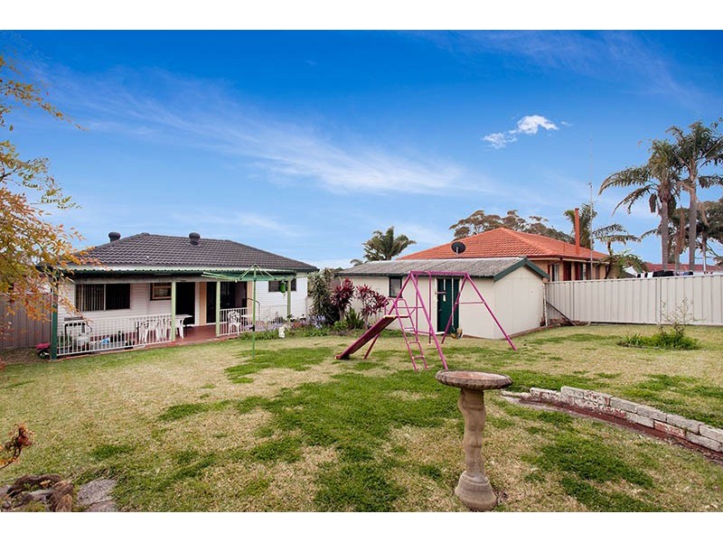 19 Henricks Parade, Mount Warrigal NSW 2528