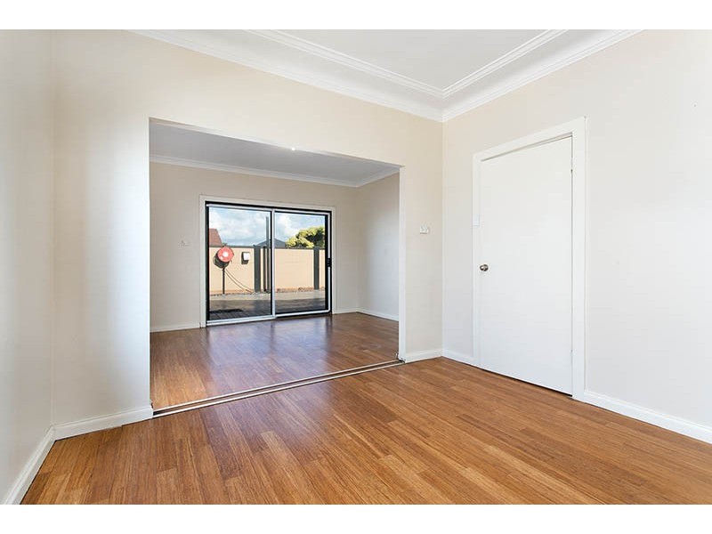 73 Little Lake Crescent, Warilla NSW 2528