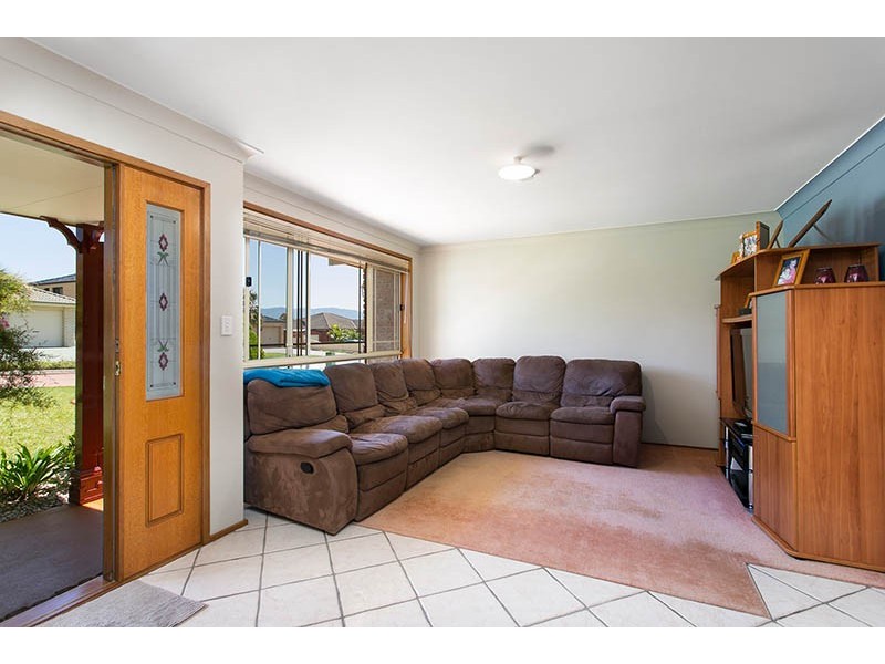 4 Downes Drive, Albion Park NSW 2527