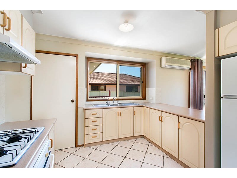 4 Downes Drive, Albion Park NSW 2527