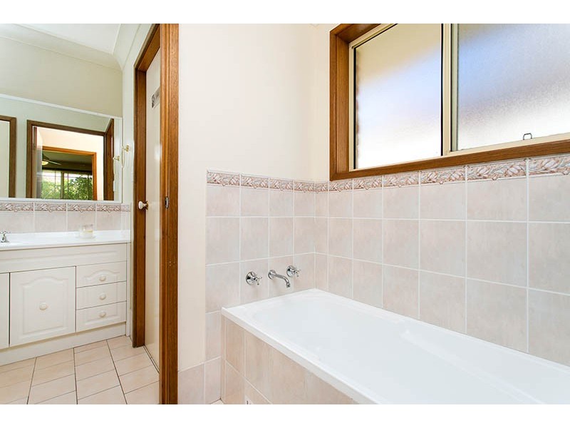 4 Downes Drive, Albion Park NSW 2527