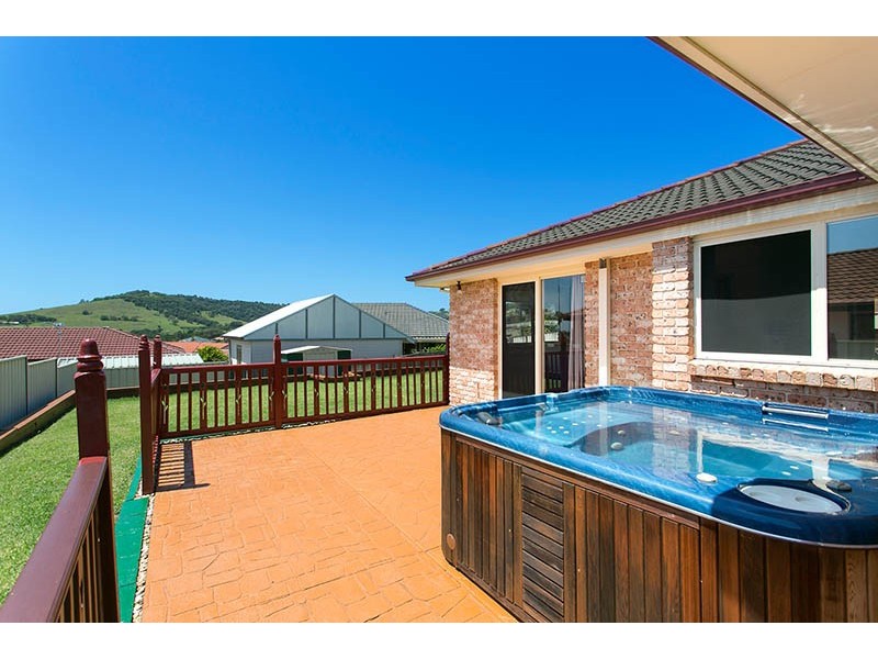 4 Downes Drive, Albion Park NSW 2527