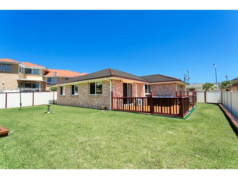 4 Downes Drive, Albion Park NSW 2527