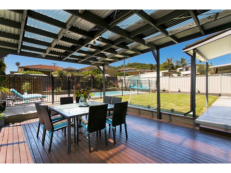 22 Mackenzie Avenue, Mount Warrigal NSW 2528
