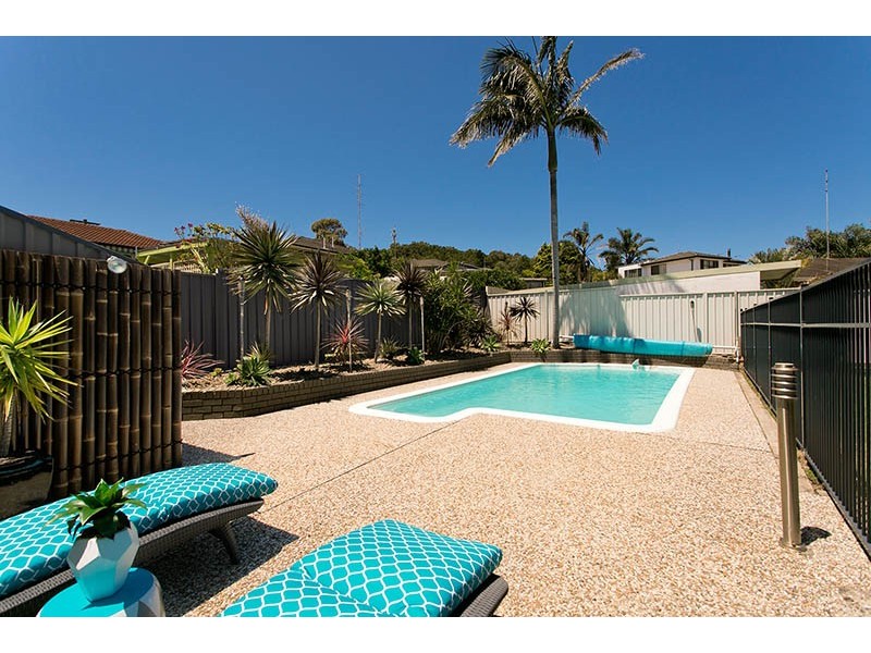 22 Mackenzie Avenue, Mount Warrigal NSW 2528