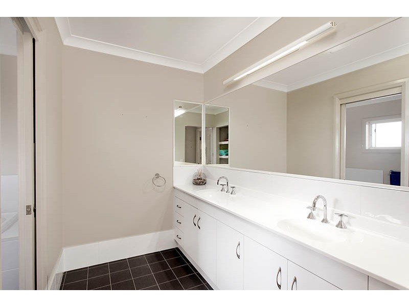 176 Osborne Parade, Warilla NSW 2528