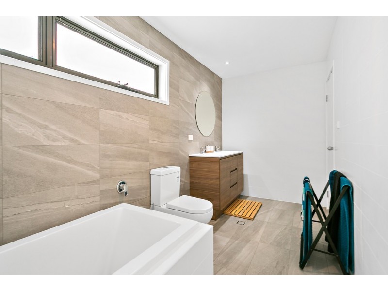 16 Hunter Street, Barrack Heights NSW 2528