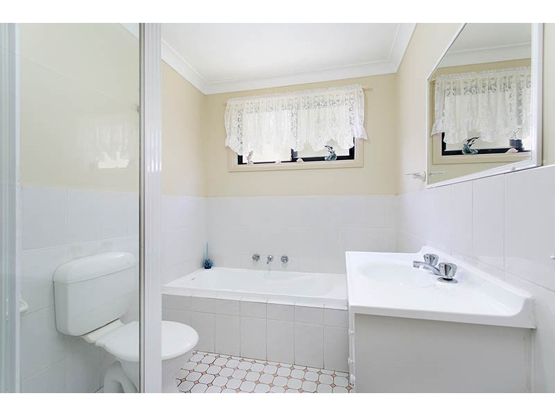 3/8 Wallis Close, Flinders NSW 2529
