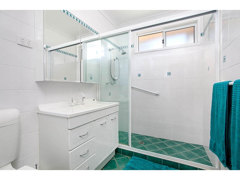 2 Anthony Street, Lake Illawarra NSW 2528