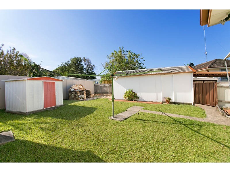 18 Messenger Road, Barrack Heights NSW 2528