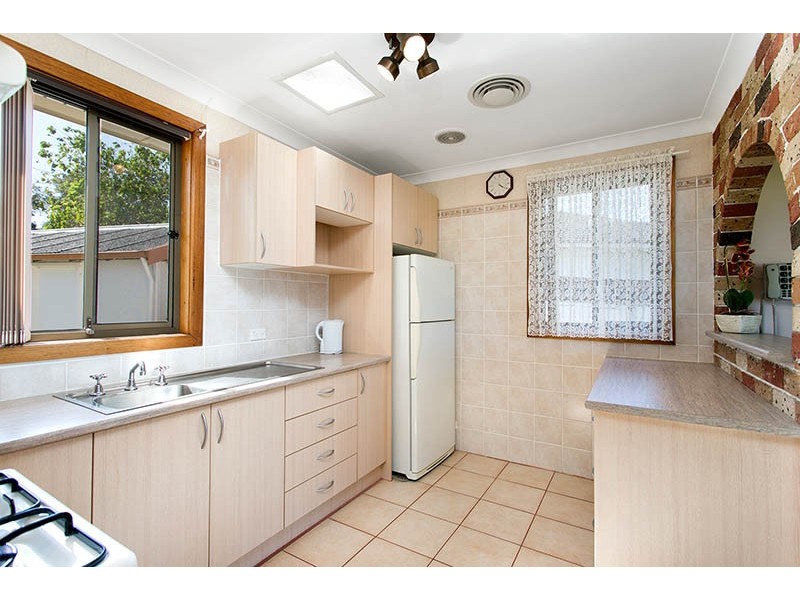 18 Messenger Road, Barrack Heights NSW 2528