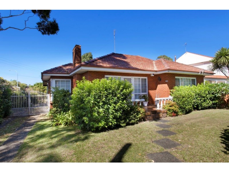 1 Gibsons Road, Figtree NSW 2525