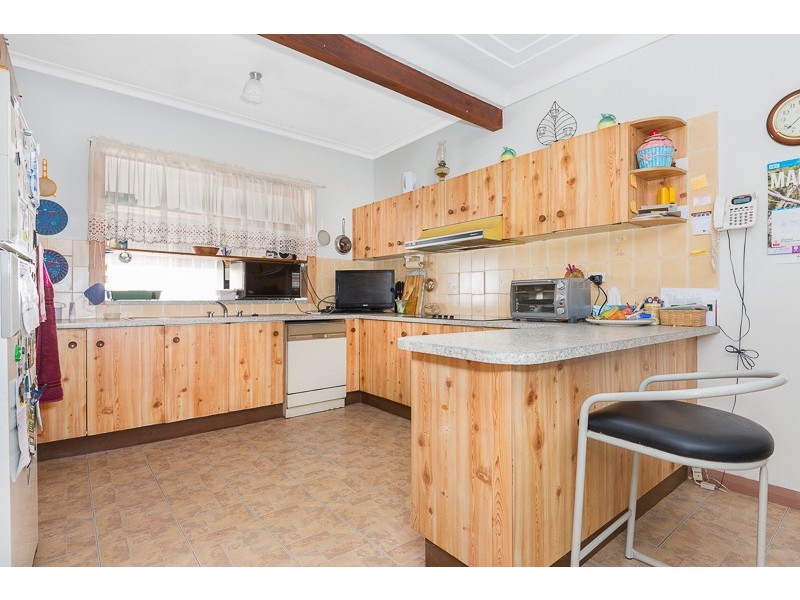 328 Northcliffe Drive, Lake Heights NSW 2502