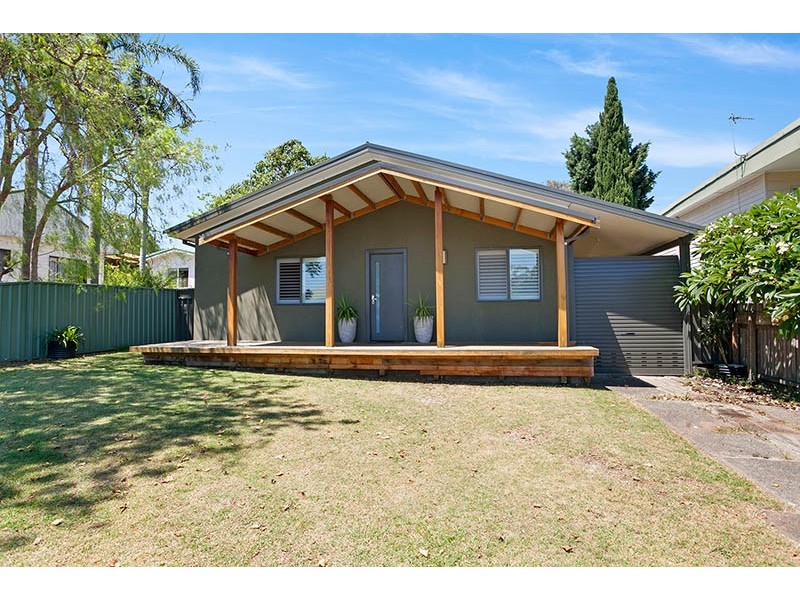 11 Watson Street, Oak Flats NSW 2529