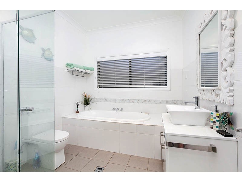 11 Watson Street, Oak Flats NSW 2529