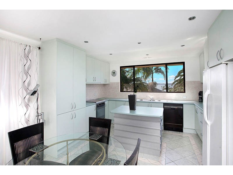 60 Cuthbert Drive, Mount Warrigal NSW 2528