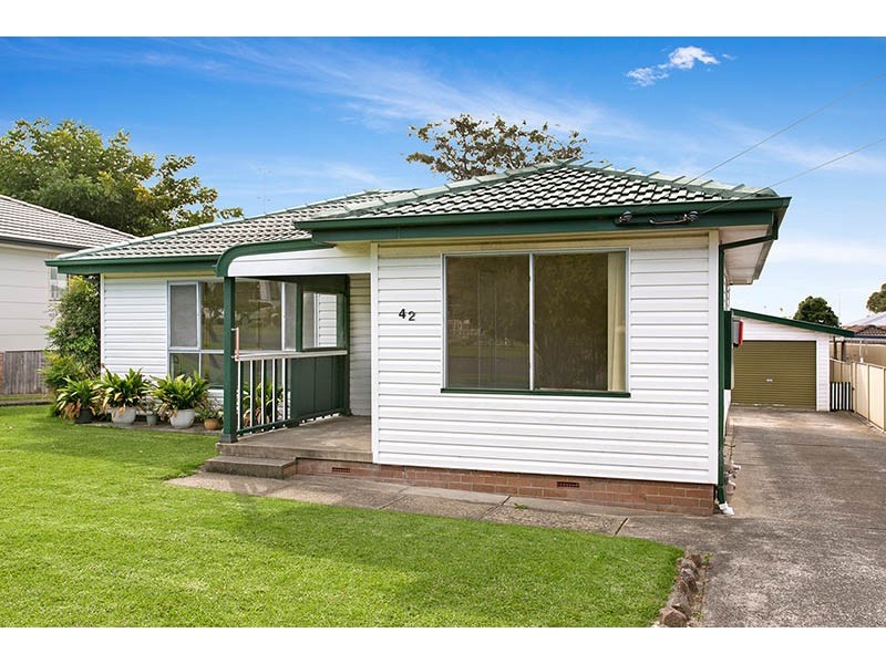 42 Strata Avenue, Barrack Heights NSW 2528