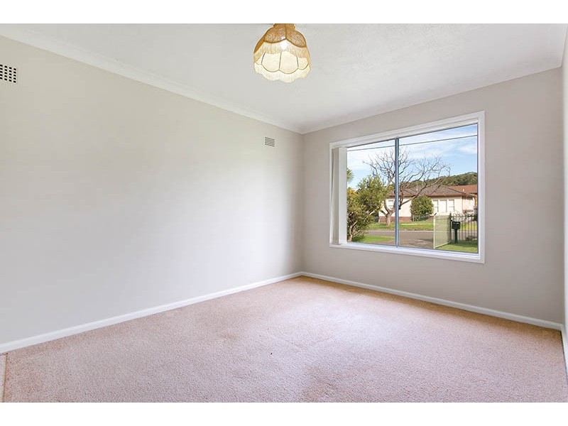 42 Strata Avenue, Barrack Heights NSW 2528